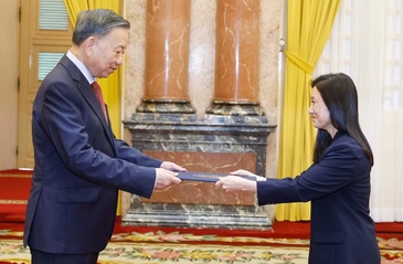 Top leader To Lam hosts newly-accredited U.S. Ambassador