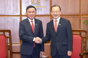 Politburo member Tran Cam Tu meets top Singaporean legislator