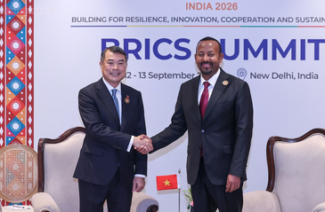 Prime Minister Le Minh Hung meets Ethiopian counterpart Abiy Ahmed Ali on BRICS Summit sidelines