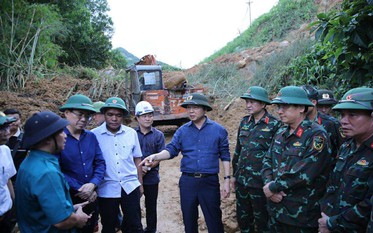 Phó Thủ tướng Trần Hồng Hà chỉ đạo công tác ứng phó, khắc phục mưa lũ tại miền Trung