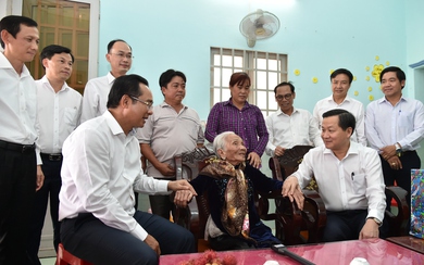 Phó Thủ tướng Lê Minh Khái chúc tết gia đình chính sách, người lao động tỉnh Long An