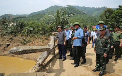 Phó Thủ tướng Trần Hồng Hà kiểm tra công tác khắc phục hậu quả bão số 10, chuẩn bị ứng phó với bão số 11 tại tỉnh Lào Cai