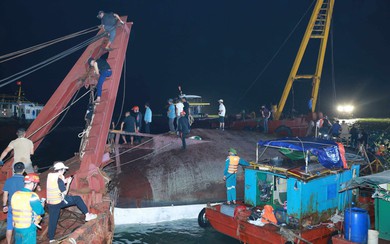 Vụ lật tàu tại Quảng Ninh: Cố gắng tìm kiếm hết các nạn nhân, cẩu, lai dắt tàu gặp nạn vào bờ ngay trong đêm