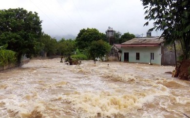 Tập trung ứng phó khẩn cấp với mưa lũ trên lưu vực sông Cả