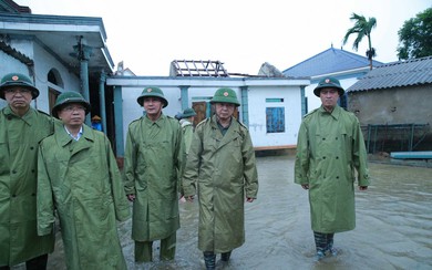 Phó Thủ tướng Trần Hồng Hà kiểm tra công tác giúp nhân dân khắc phục hậu quả bão số 5 tại Hà Tĩnh