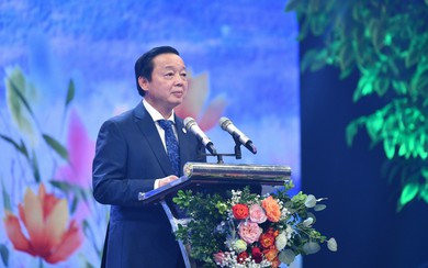 Phó Thủ tướng Trần Hồng Hà phát biểu tại chương trình Thay lời tri ân nhân Ngày Nhà giáo Việt Nam