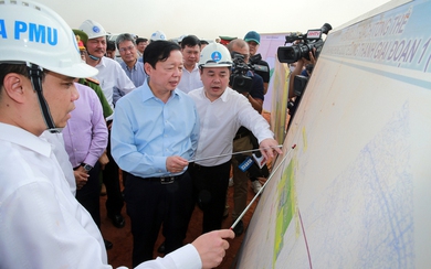 Phó Thủ tướng Trần Hồng Hà kiểm tra một số dự án giao thông trọng điểm phía Nam