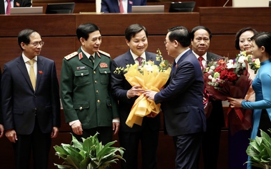 Quốc hội phê chuẩn việc bổ nhiệm 2 Phó Thủ tướng và 12 thành viên Chính phủ