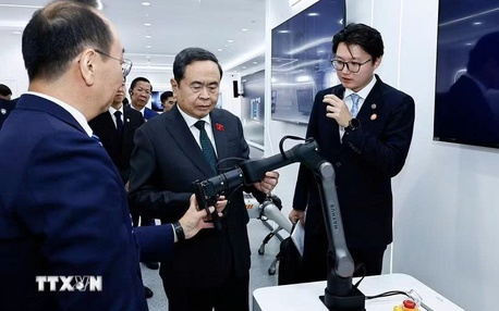 越南国会主席陈青敏参访北京经开区