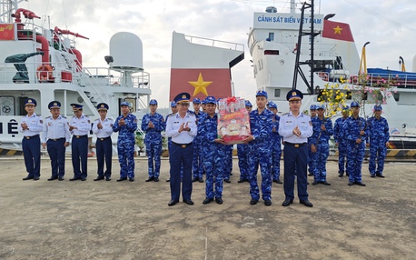 越南海警第二区启程前往长沙海域进行春节巡逻