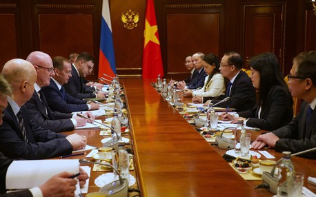 越共中央总书记特使会见统一俄罗斯党主席和俄联邦共产党主席