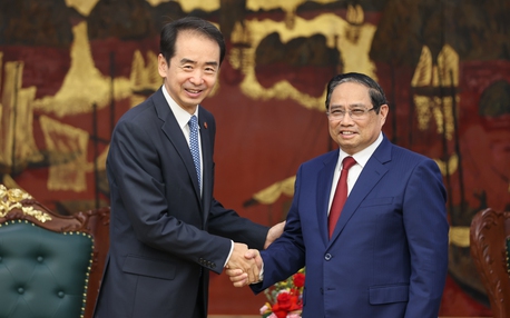 越南政府总理范明政会见中国驻越南大使何炜