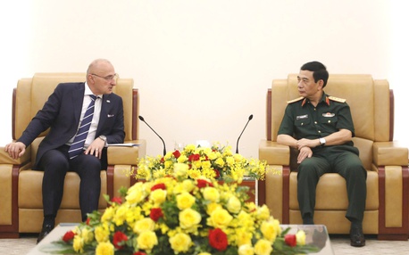 潘文江大将会见克罗地亚外交和欧洲事务部长戈尔丹·格尔里奇·拉德曼
