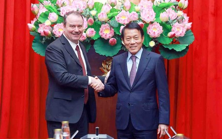 越南公安部部长梁三光会见美国贸易代表办公室副代表里克·斯威策