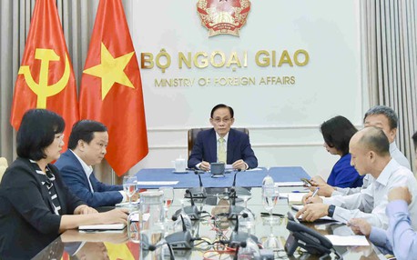 外交部部长黎怀忠同墨西哥外交部长罗伯托·贝拉斯科·阿尔瓦雷斯通电话