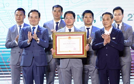 Hội Doanh nghiệp trẻ Hà Nội vinh dự đón nhận Huân chương Lao động hạng Nhì
