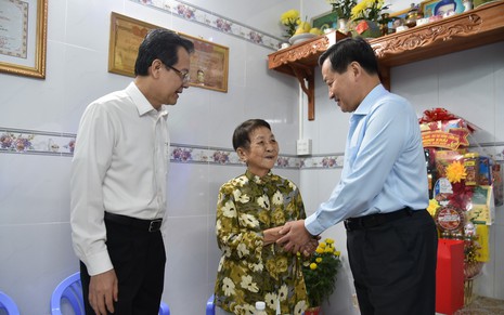 Phó Thủ tướng Lê Minh Khái thăm, tặng quà Tết tại An Giang