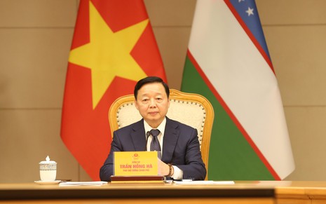 Phó Thủ tướng Trần Hồng Hà họp trực tuyến với Phó Thủ tướng Uzbekistan Jamshid Khodjaev