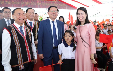 Phó Thủ tướng Hồ Quốc Dũng dự khánh thành trường nội trú liên cấp tại xã Ia Púch, Gia Lai