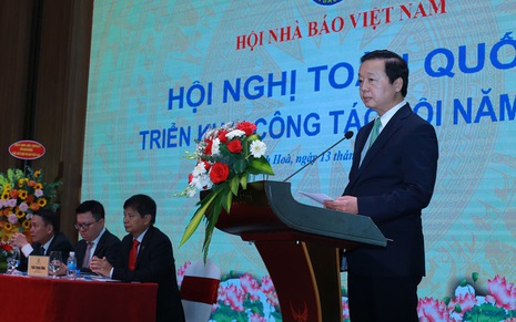 Báo chí góp phần hóa giải thách thức, tận dụng thời cơ*