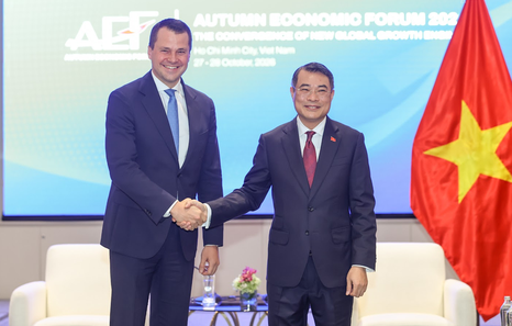 Prime Minister Le Minh Hung seeks WEF support for innovation, sustainable growth