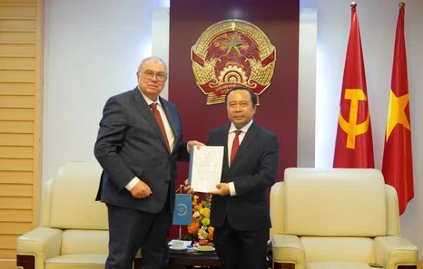 IAEA hands over Report to Viet Nam on its Nuclear Power Infrastructure Development