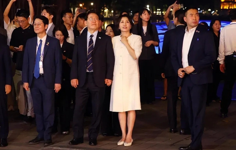 South Korean President Lee Jae Myung, spouse enjoy Ha Noi cuisines