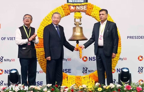 Top leader visits National Stock Exchange of India
