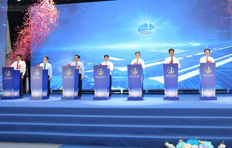 First made-in-Viet Nam aluminum ingot products roll off production line