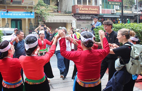 China remains Viet Nam’s largest tourist source market in first half