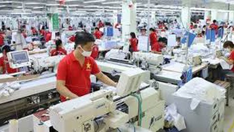 Doanh nghiệp khó khăn do dịch có được giãn đóng BHXH?