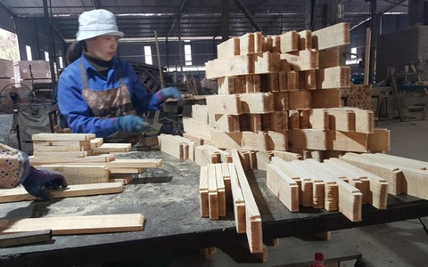 Cần làm rõ việc áp thuế với gỗ ghép thanh