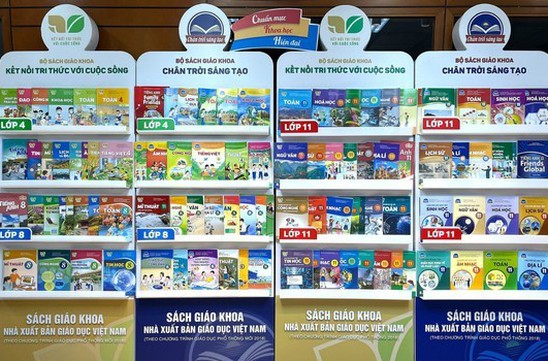 Viet Nam to adopt single set of textbooks from 2026
