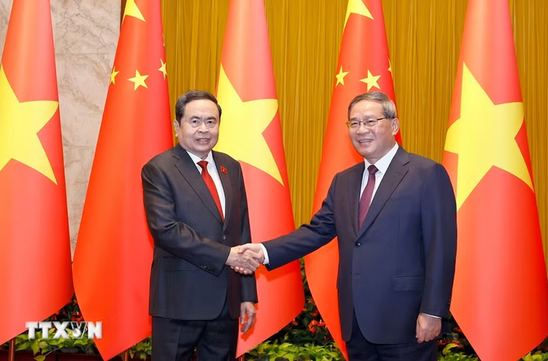 Top legislator meets Chinese Premier in Beijing