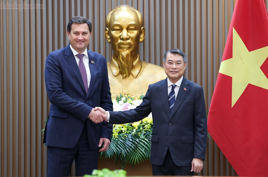 Prime Minister Le Minh Hung hosts Belarusian Foreign Minister Maxim Ryzhenkov