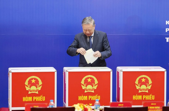 General election begins nationwide