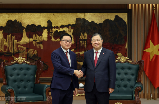 Permanent Deputy Prime Minister receives Lao Minister of Agriculture and Environment