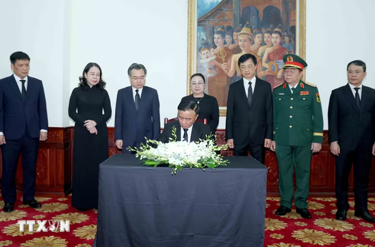 Standing member of CPVCC Secretariat Tran Cam Tu to attend funeral of President of Lao National Assembly Saysomphone Phomvihane in Vientiane
