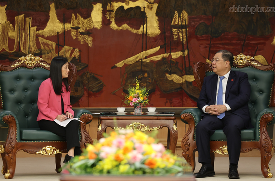 Standing Deputy PM hosts U.S. Ambassador