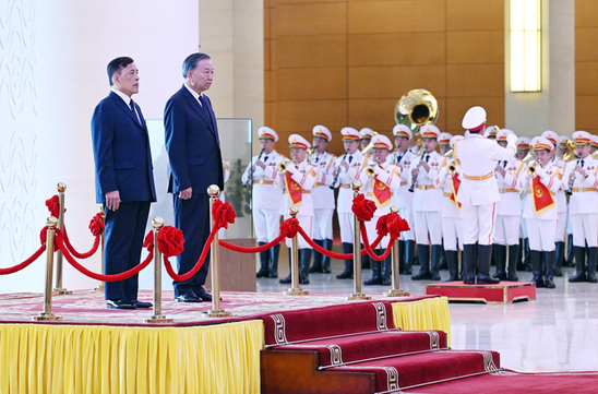 Top leader To Lam hosts official welcome ceremony for Thai King