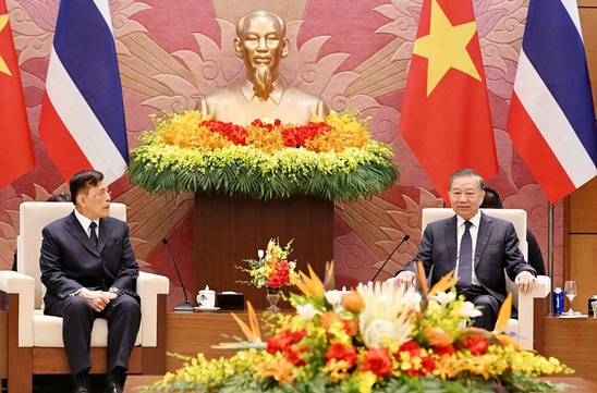 Top leader To Lam holds talks with Thai King
