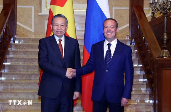 Top leader meets Dmitry Medvedev in Moscow