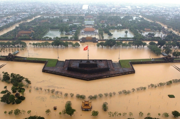 Miền Trung còn mưa lớn phức tạp: Thủ tướng chỉ đạo tiếp tục triển khai đồng bộ giải pháp ứng phó, sớm ổn định đời sống Nhân dân