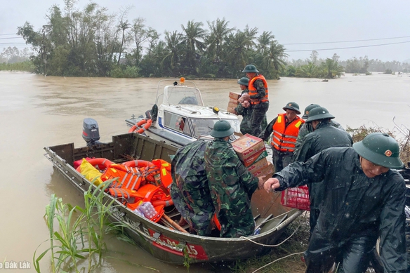 Hỗ trợ khẩn cấp 700 tỷ đồng cho 4 tỉnh khắc phục thiệt hại do mưa lũ