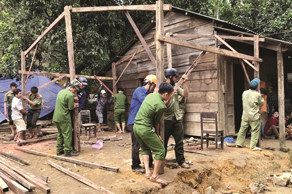 Thủ tướng y&#234;u cầu hằng tuần b&#225;o c&#225;o tiến độ x&#226;y dựng, sửa chữa nh&#224; cho Nh&#226;n d&#226;n sau b&#227;o, lũ