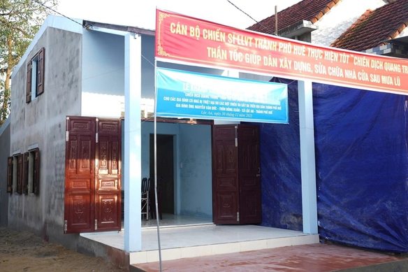 Hỗ trợ thiết bị, đồ dùng thiết yếu (tivi, tủ lạnh…) cho hộ gia đình khó khăn có nhà bị sập, đổ, lũ cuốn