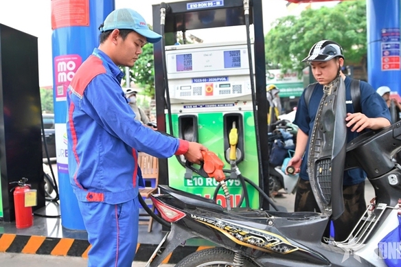 Từ 1/11/2026, thuế suất thuế tiêu thụ đặc biệt đối với xăng dầu là 0%
