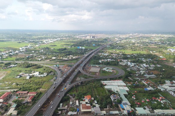 Đẩy nhanh tiến độ các dự án đường bộ cao tốc khu vực Đông Nam Bộ và Tây Nam Bộ