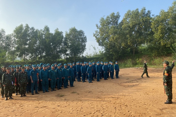 Hội trường Thống Nhất tổ chức huấn luyện quân sự cho lực lượng tự vệ