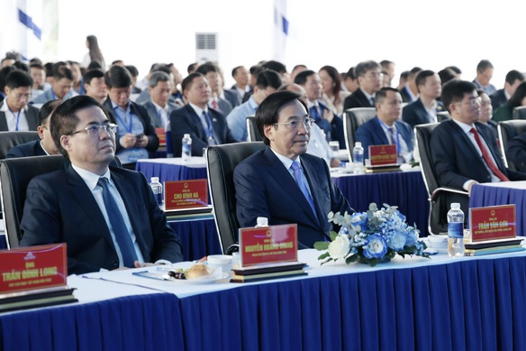 Bộ trưởng, Chủ nhiệm Trần Văn Sơn dự Lễ khởi công Dự án sản xuất ray đường sắt và thép đặc biệt Hòa Phát Dung Quất